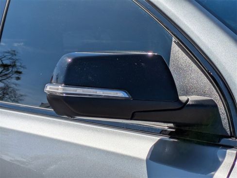 Used 2023 GMC Acadia SLT w/ Elevation Edition image 12