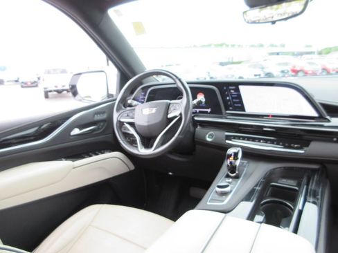 Certified 2021 Cadillac Escalade Sport AWD/4WD image 28