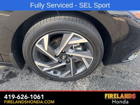 Used 2025 Hyundai Elantra Sport FWD image 32