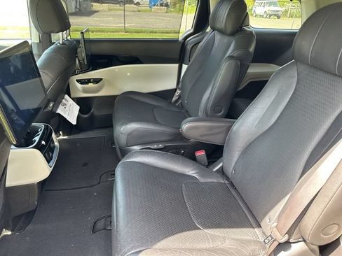 Used 2023 Kia Carnival SX Prestige FWD image 15