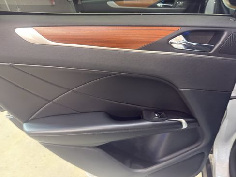 Used 2019 Lincoln MKC Select AWD/4WD image 27
