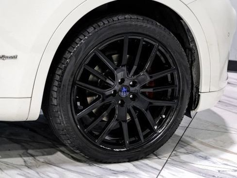 Used 2018 Maserati Levante GranSport AWD/4WD image 52