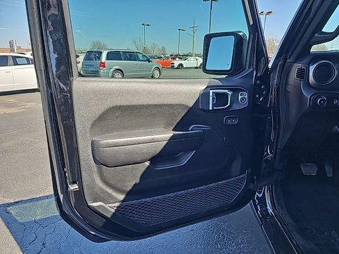 Used 2023 Jeep Wrangler Sport S image 13