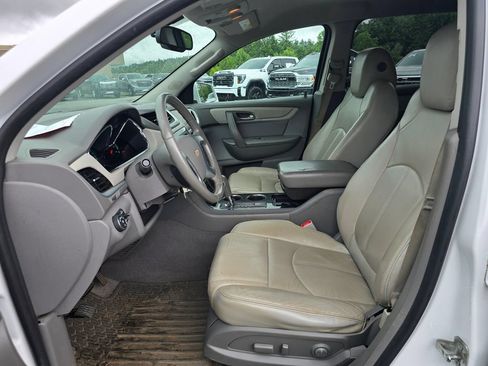 Used 2017 Chevrolet Traverse LT FWD image 4