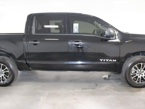 Used 2024 Nissan Titan SV image 11