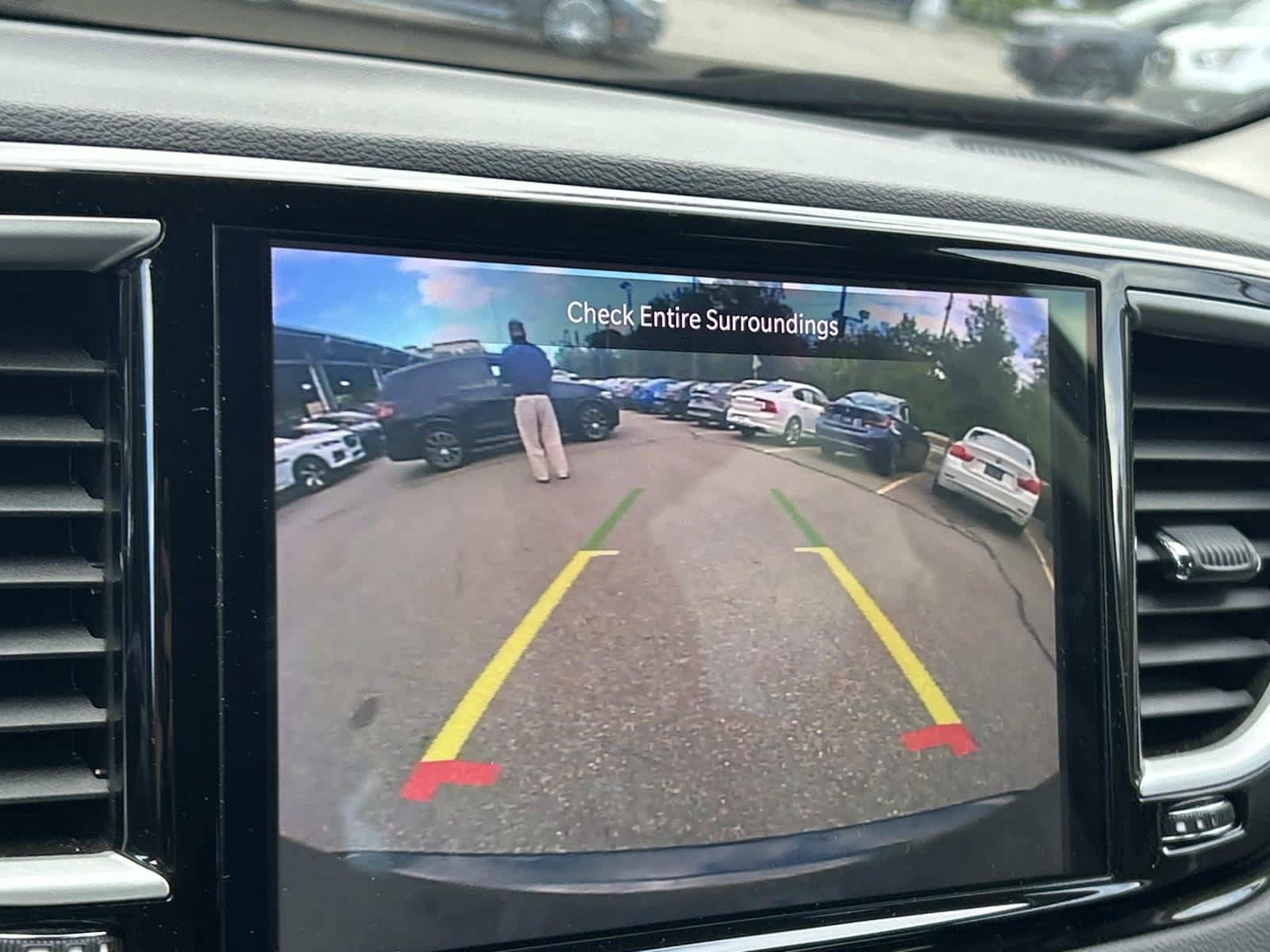 Used 2024 Chrysler Pacifica Touring-L FWD image 34