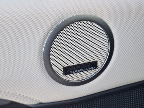 Certified 2025 Land Rover Discovery Dynamic SE image 25