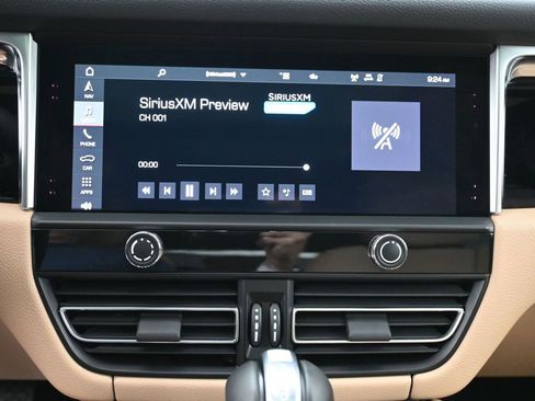 Certified 2024 Porsche Macan image 7