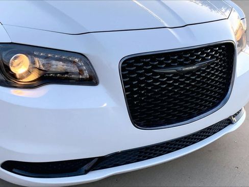 Used 2023 Chrysler 300 Touring w/ Sport Appearance Package image 30