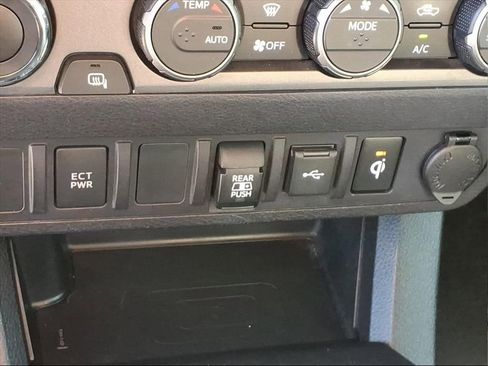 Used 2021 Toyota Tacoma TRD Off-Road image 19