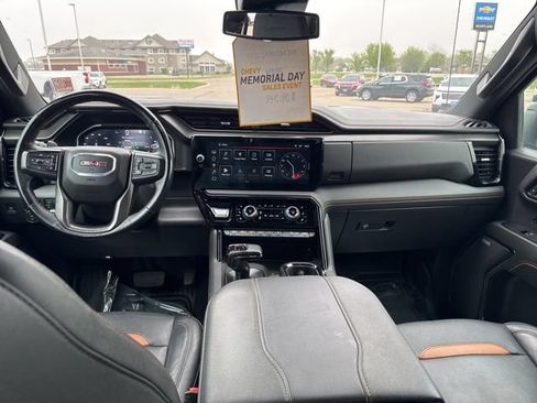 Used 2024 GMC Sierra 1500 AT4 w/ AT4 Premium Package AWD/4WD image 9