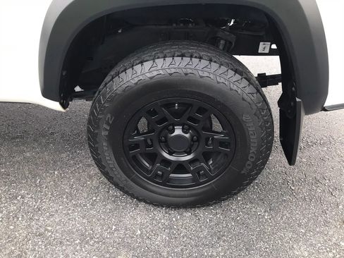 Used 2020 Toyota Tacoma SR w/ SX Package AWD/4WD image 40