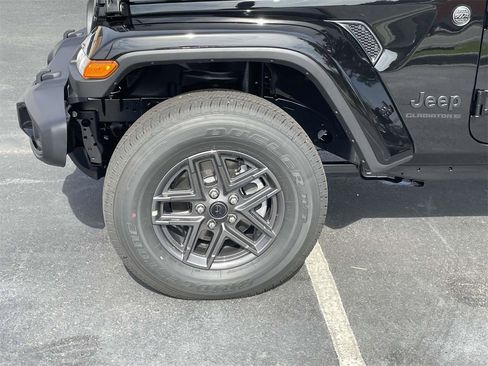 New 2025 Jeep Gladiator Sport image 36