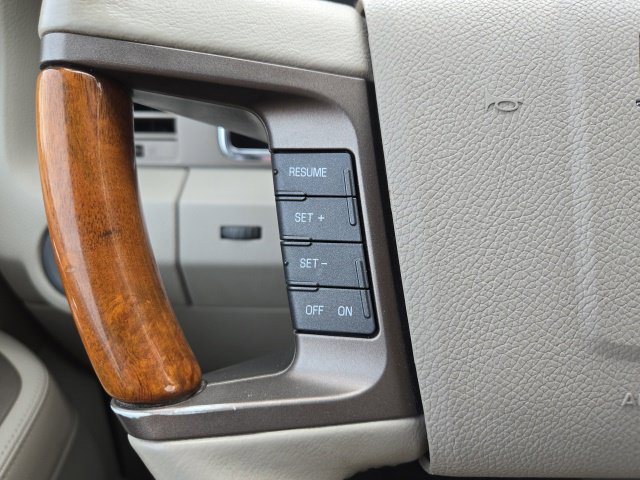 Used 2011 Lincoln Navigator 4WD image 24