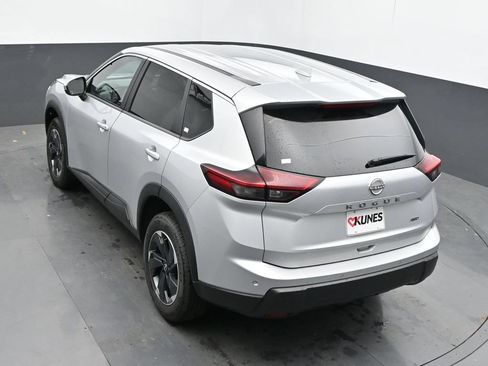 Used 2025 Nissan Rogue SV AWD/4WD image 43