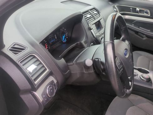 Used 2017 Ford Explorer XLT AWD/4WD image 10