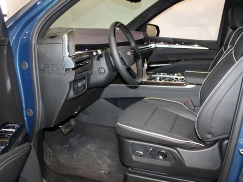 New 2026 Cadillac Escalade ESV Luxury image 4