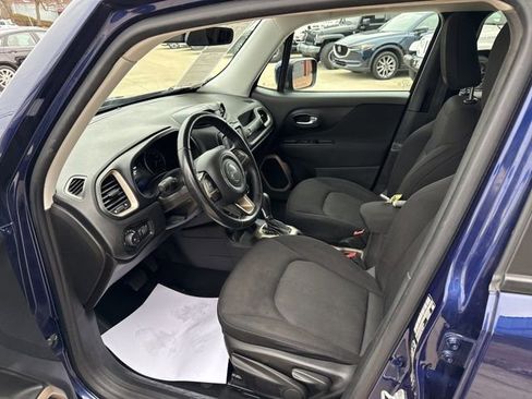 Used 2017 Jeep Renegade Latitude w/ Cold Weather Group image 22