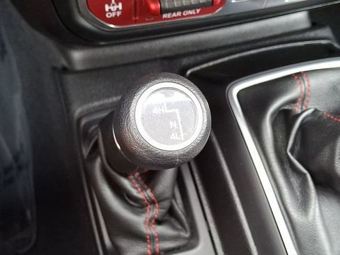 Used 2019 Jeep Wrangler Unlimited Rubicon w/ Dual Top Group AWD/4WD image 24
