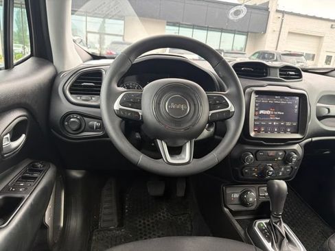 Used 2023 Jeep Renegade Latitude AWD/4WD image 10