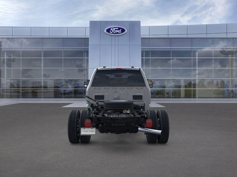 New 2025 Ford F550 4x4 Crew Cab w/ XLT Value Package image 5
