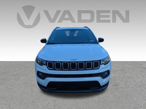 Used 2024 Jeep Compass Latitude image 30