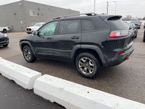 Used 2019 Jeep Cherokee Trailhawk w/ Cold Weather Group image 8