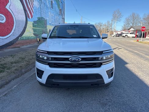 Used 2023 Ford Expedition Max XLT image 9