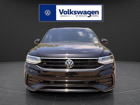 Certified 2023 Volkswagen Tiguan SE R-Line image 3