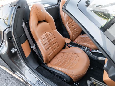 Used 2018 Ferrari 488 Spider RWD image 8