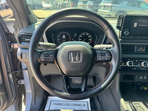 Used 2025 Honda Pilot Sport image 15