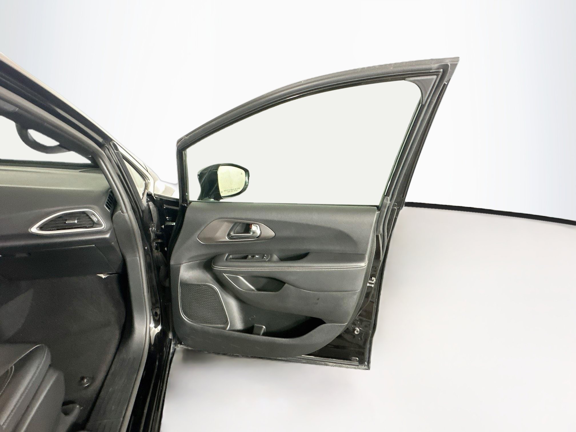 Used 2025 Chrysler Pacifica Select FWD image 32