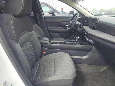 Used 2025 Nissan Kicks SV image 16