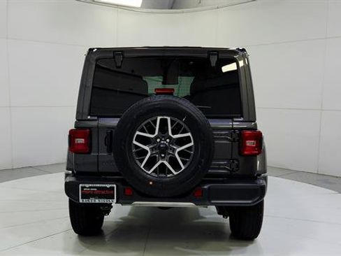 Used 2025 Jeep Wrangler Unlimited Sahara AWD/4WD image 7
