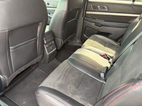 Used 2019 Ford Explorer XLT w/ Equipment Group 202A AWD/4WD image 13