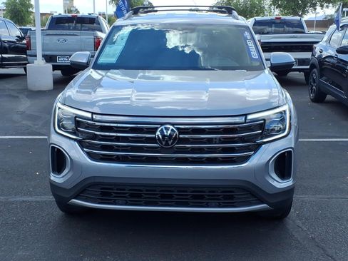 Used 2024 Volkswagen Atlas SE image 2
