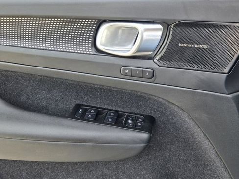 Used 2021 Volvo XC40 P8 Recharge w/ Advanced Package image 27