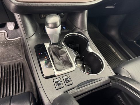 Used 2016 Toyota Highlander XLE AWD/4WD image 16