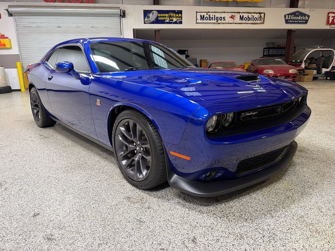 Used 2022 Dodge Challenger R/T Scat Pack w/ Scat Pack Stripe RWD image 11