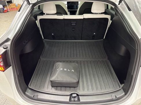Used 2021 Tesla Model Y Long Range image 18