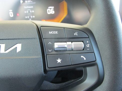 Used 2025 Kia K4 FWD image 28