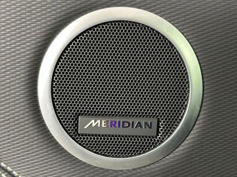 Used 2023 Land Rover Discovery Metropolitan Edition image 24