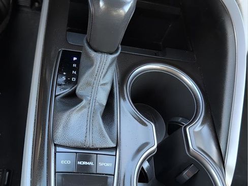 Used 2023 Toyota Camry SE image 30