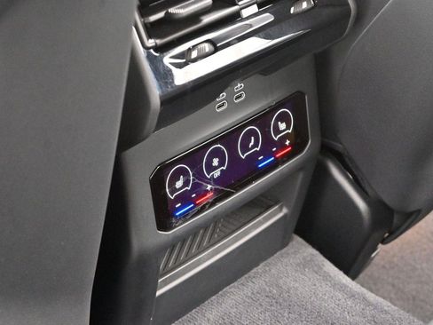 Used 2025 BMW M5 w/ Carbon Package AWD/4WD image 38