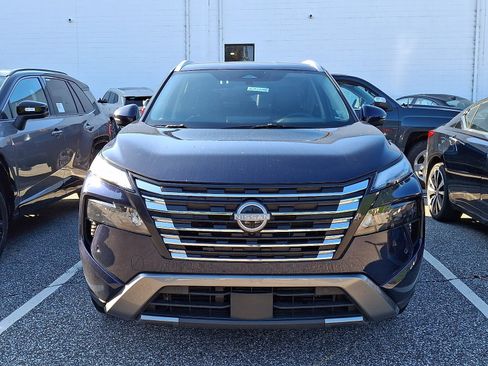 Used 2026 Nissan Rogue SL FWD image 2