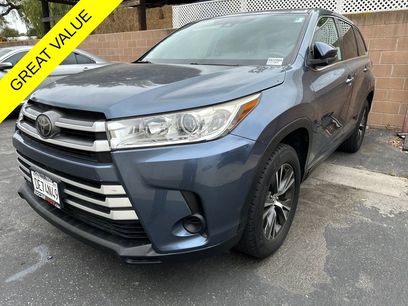 Used 2019 Toyota Highlander LE w/ Carpet Mat Package (TMS)