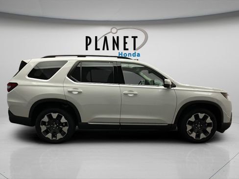 New 2026 Honda Pilot Touring image 9