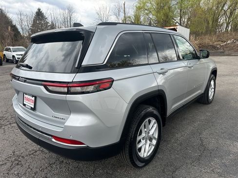 Used 2024 Jeep Grand Cherokee Laredo X image 13