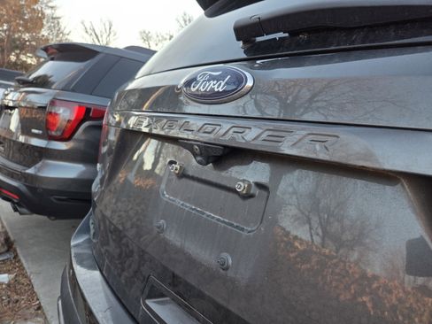 Used 2017 Ford Explorer XLT w/ Equipment Group 202A image 15