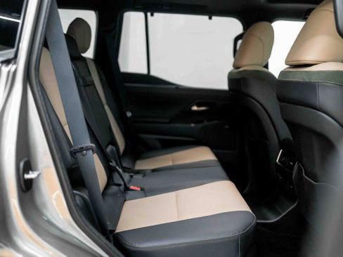 Used 2025 Lexus GX 550 AWD/4WD image 47